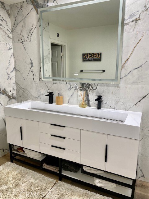 Building Photo - 31821 Via Flores