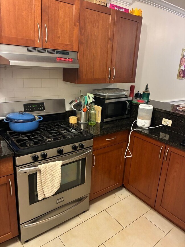 Building Photo - Bright 1 Bedroom in Allston • Amazing Price • Available 2/1/2026