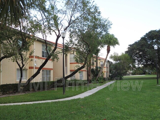 Building Photo - 3410 Pinewalk Dr N