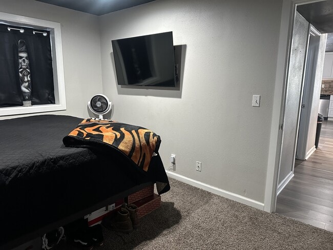 Building Photo - 600a Sara St