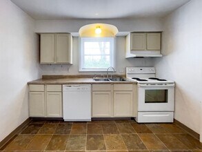 Building Photo - PRELEASING for AUGUST! Walk to Ball State! Bright 4BR Home with Fireplace