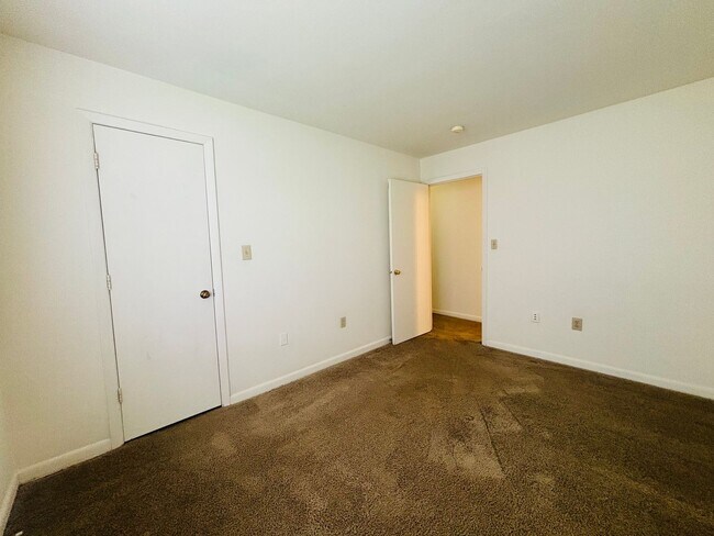 Building Photo - 831 Claytor Square