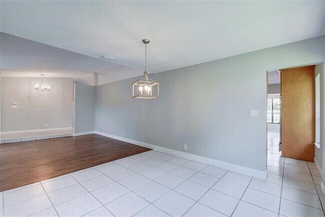 Building Photo - 637 NW 100th Ln
