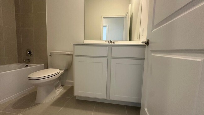 Building Photo - 553 Rivergrass St