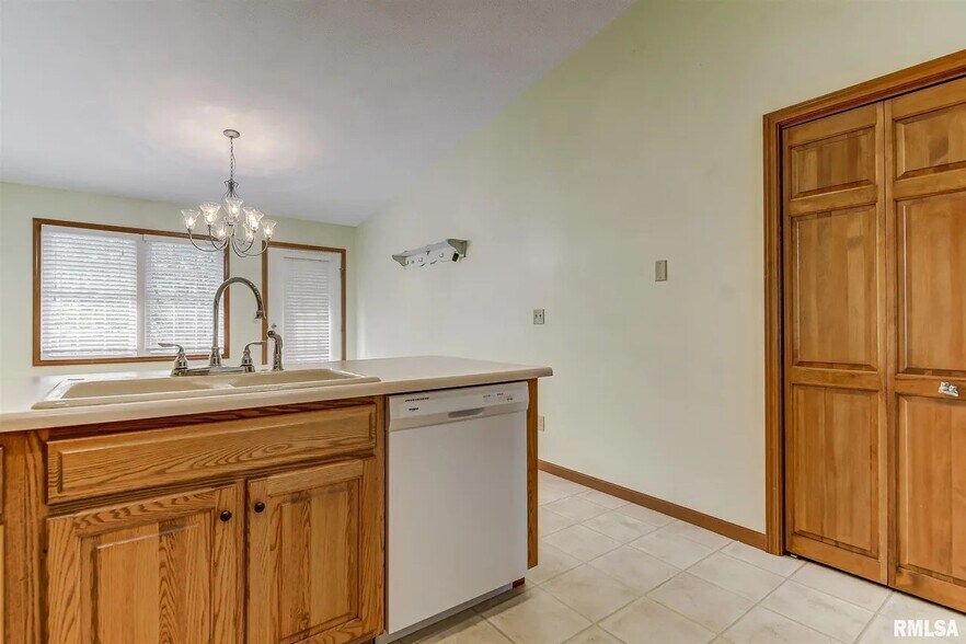 Building Photo - 3209 Sequoia Dr