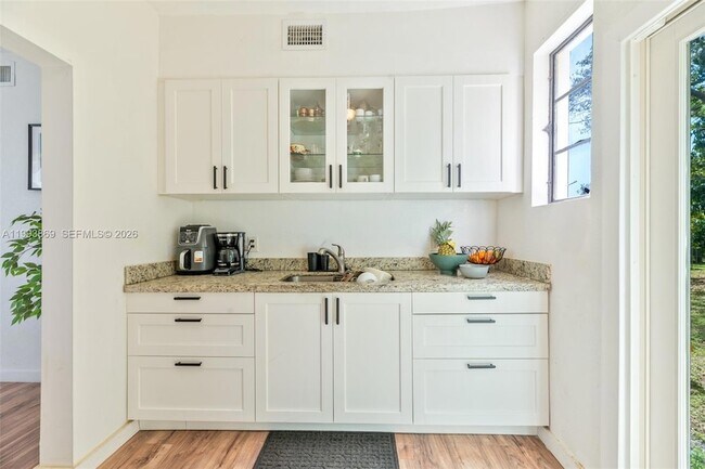 Building Photo - 1238 NE 112th St