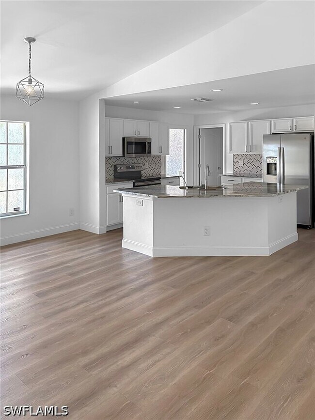 Building Photo - 434 NE 5th Ave