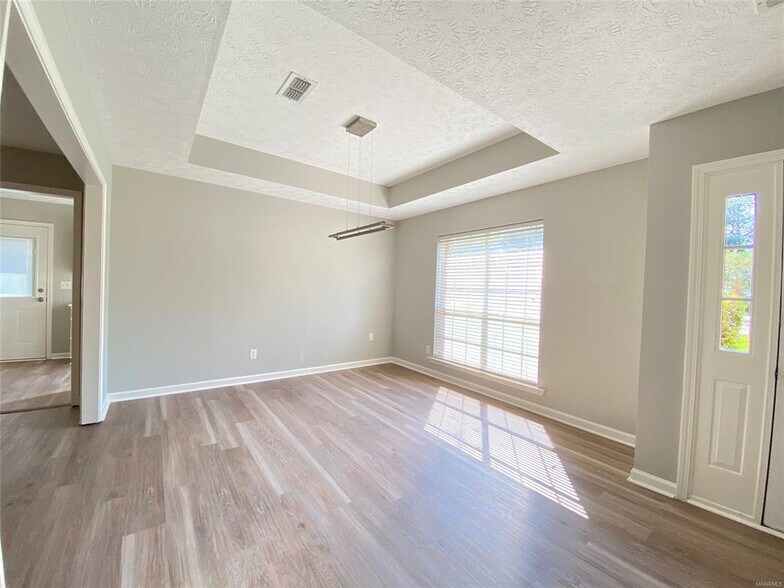 Building Photo - 514 Saddlewood Dr
