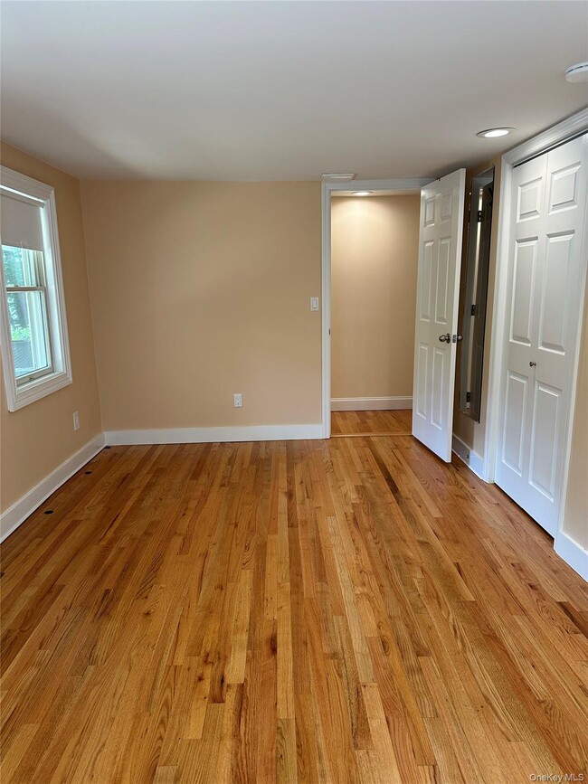 Building Photo - 162 Spring Rd