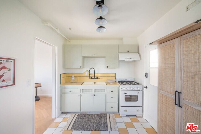 Building Photo - 1661 Appian Way