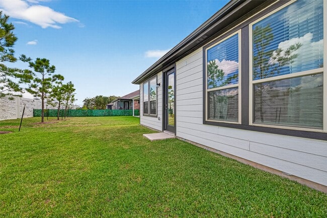 Building Photo - 8047 Prospect Dr