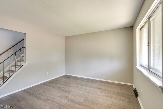 Building Photo - 4436 E 158th St