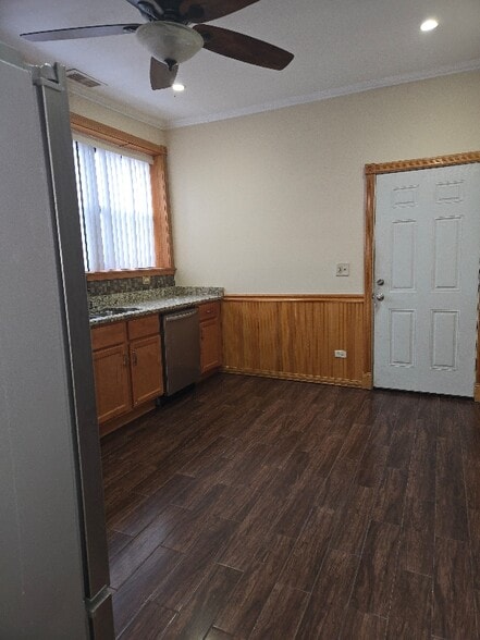 Building Photo - 2755 W Augusta Blvd