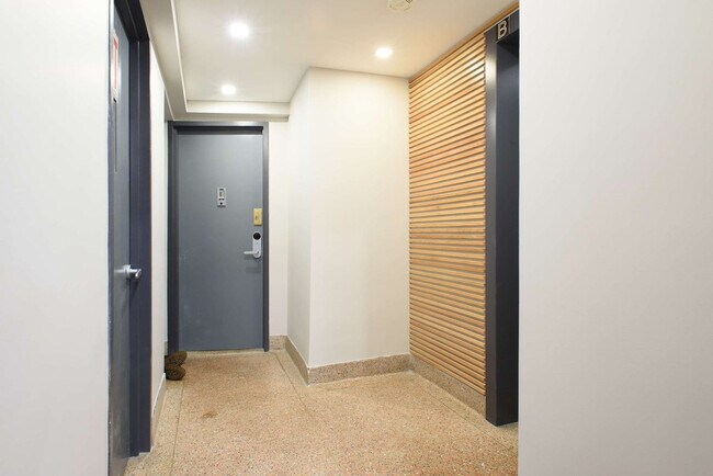 Building Photo - 244 E 75th St