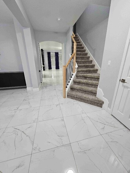 Building Photo - 204 Frontier Cove