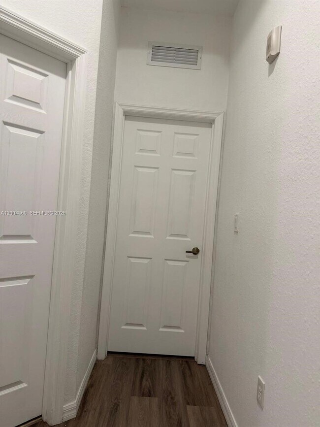 Building Photo - 8999 NW 107 Ct