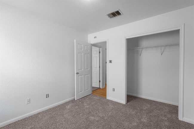 Building Photo - 114 Gainer Dr