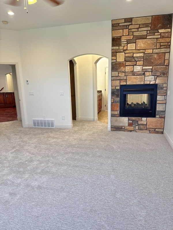 Building Photo - 14328 S Log Home Ln