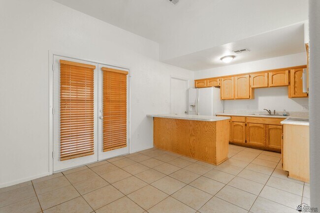 Building Photo - 1510 N 9th Ave