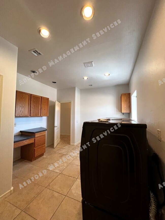 Building Photo - ***MOVE IN SPECIAL***BEAUTIFUL 4 BEDROOM P...