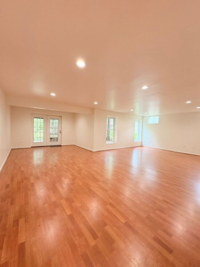 Building Photo - 18514 Gingerbread Ln