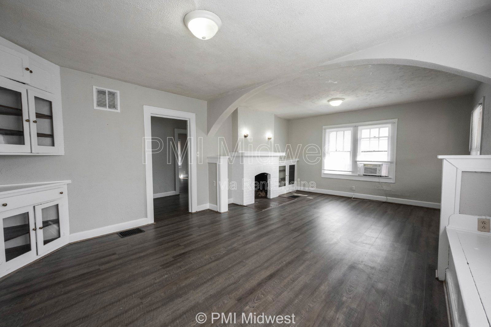 Building Photo - 824 E 44th St