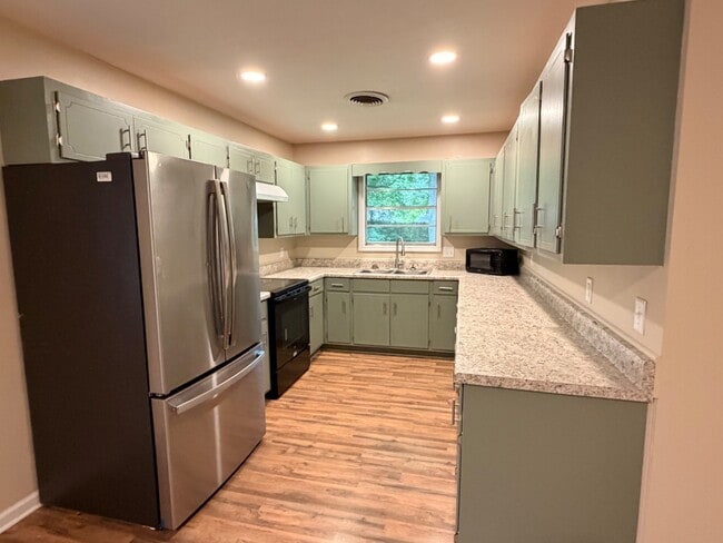 Building Photo - 3507 Camellia Cir