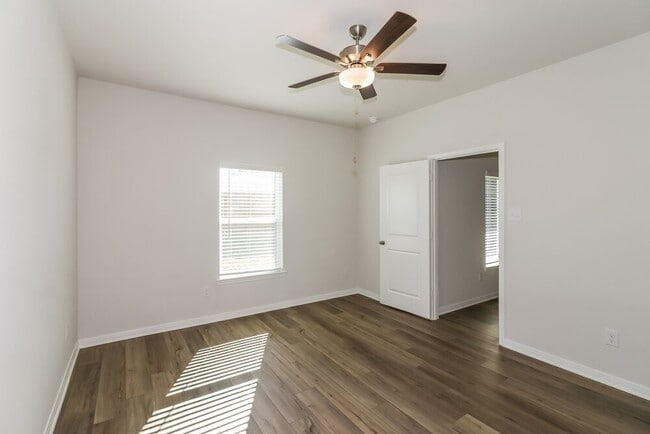 Building Photo - 420 Mystic Slopes Dr