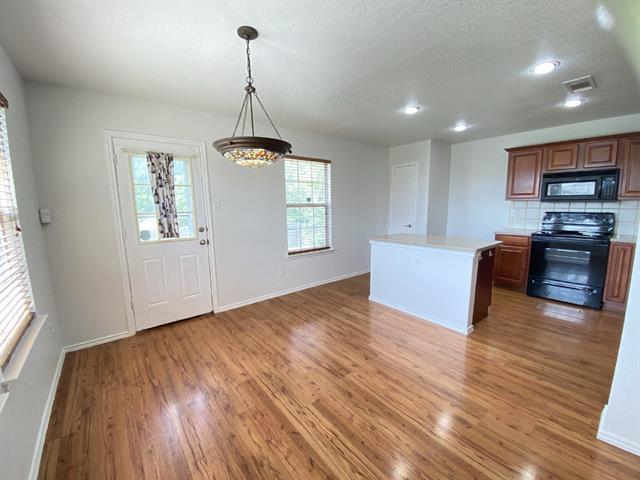 Building Photo - 8016 Meadow View Tr