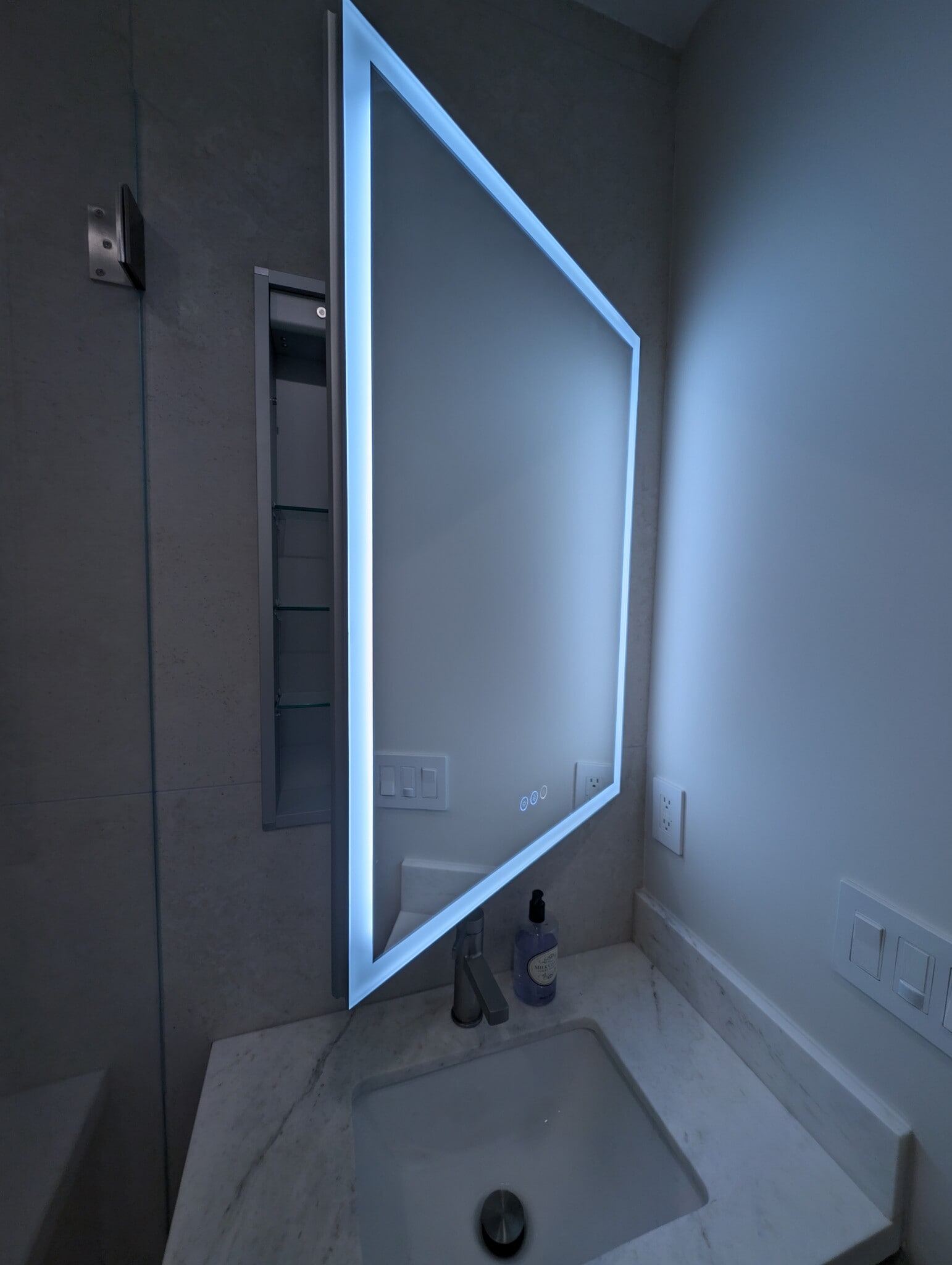 Building Photo - 6330 Mary Ellen Ave