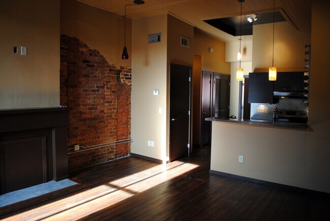 Building Photo - 115 S 8th St