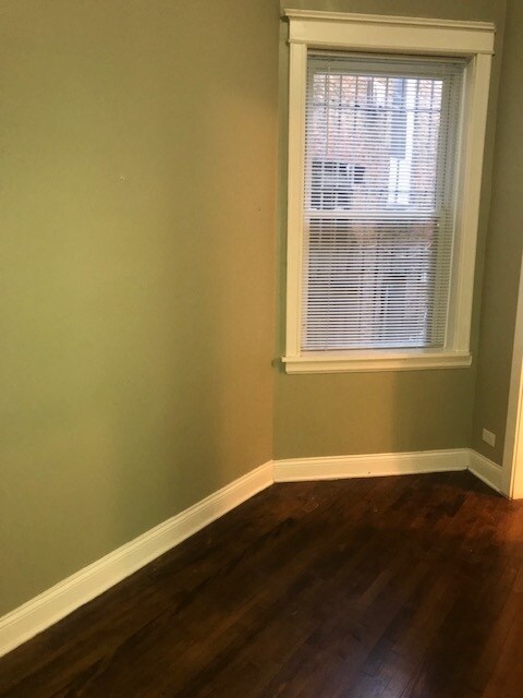 Building Photo - 2352 N Drake Ave