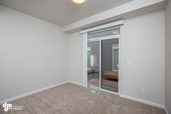 Building Photo - 150 Willow View Circle