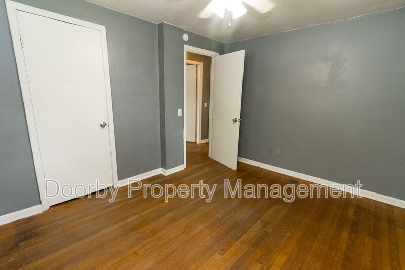 Building Photo - 8325 Oak Dr