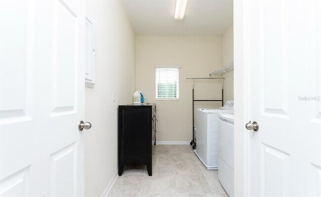 Building Photo - 1784 Chatsworth Cir