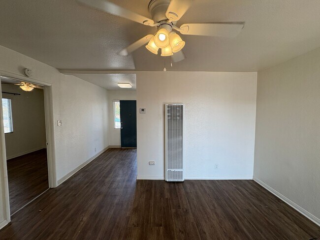 Building Photo - Experience the coastal charm of Oceanside,...