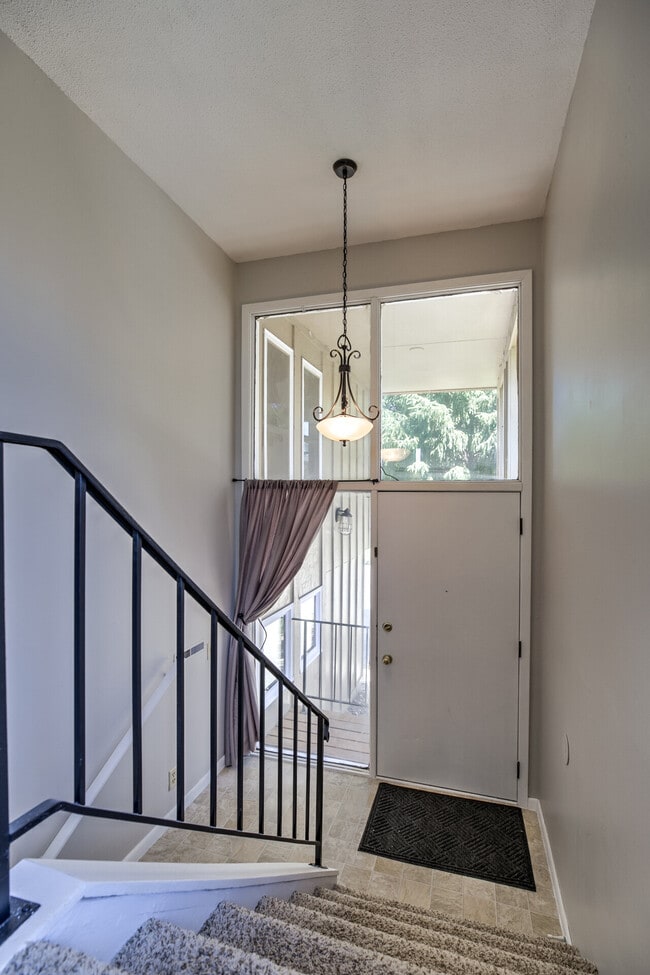 Building Photo - Glenbrook Homes (Irvington)