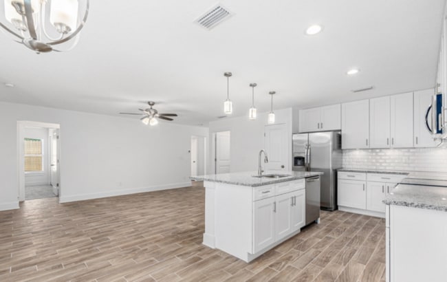 Building Photo - A beautiful 4 bedroom, 2 bathroom property...
