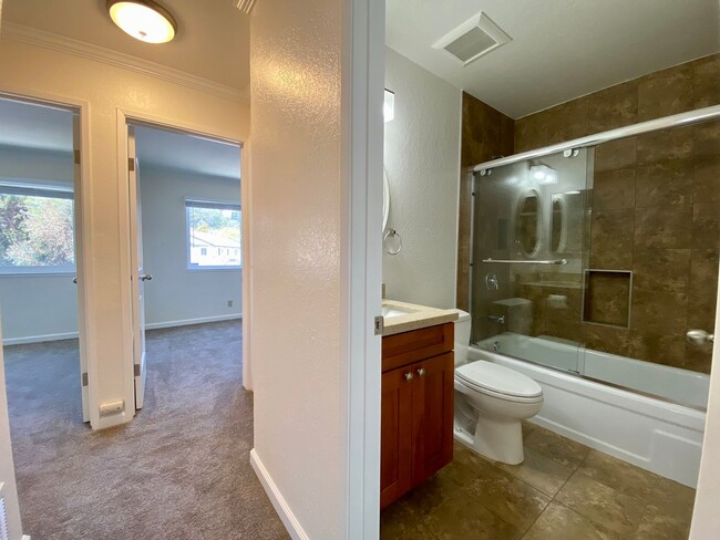 Building Photo - Newly Renovated Condo with NEW KITCHEN! - ...
