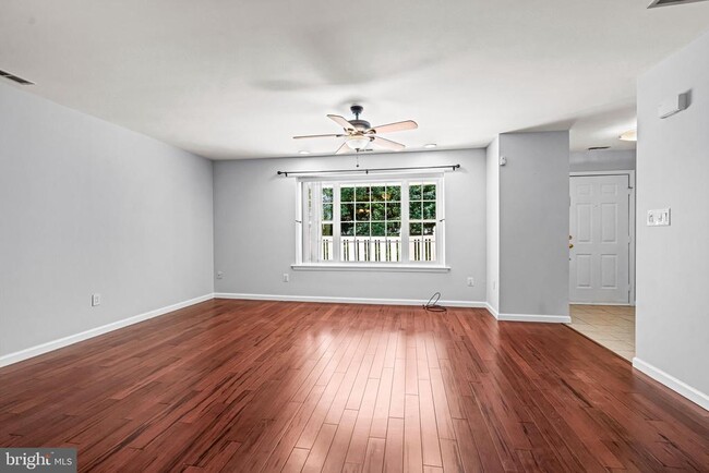 Building Photo - 706 Oswego Ct