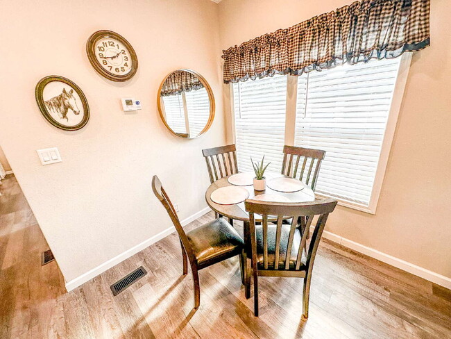 Building Photo - "Charming 2-Bedroom Retreat in River Ranch...