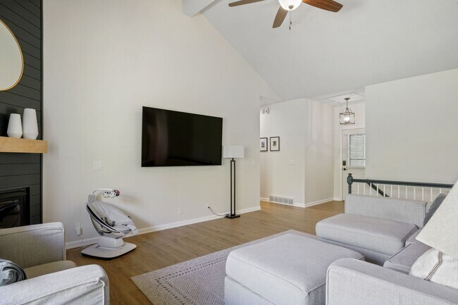 Building Photo - Stunning Raised Ranch | 4 Bedroom 3 Bathro...