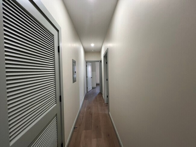 Building Photo - 160 Seabury St