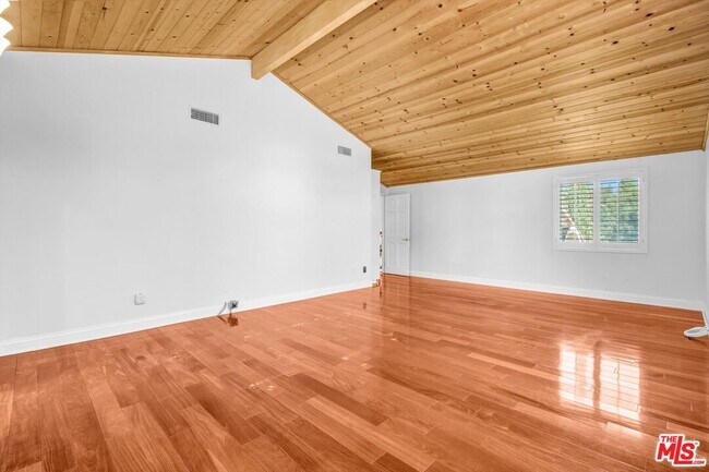 Building Photo - 1515 Outlook Cir