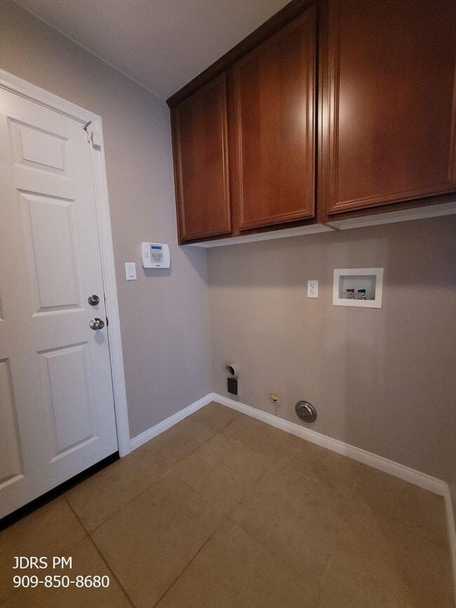 Building Photo - Rancho Cucamonga 4-Bedroom Home