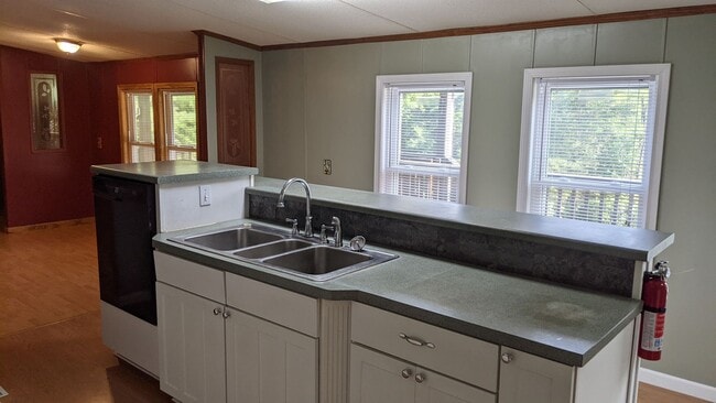 Building Photo - Great 3 Bedroom 2 Bath Home in quiet resid...