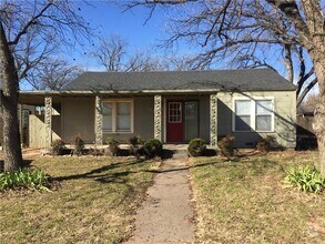 Building Photo - 342 College Dr