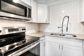 Building Photo - 5708 Hudson St