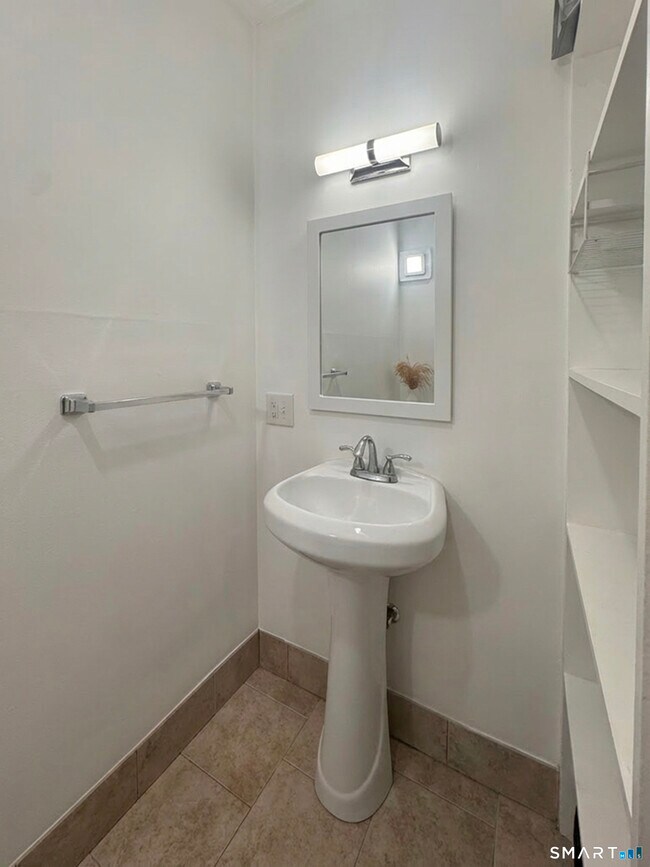 Building Photo - 1 Arch St