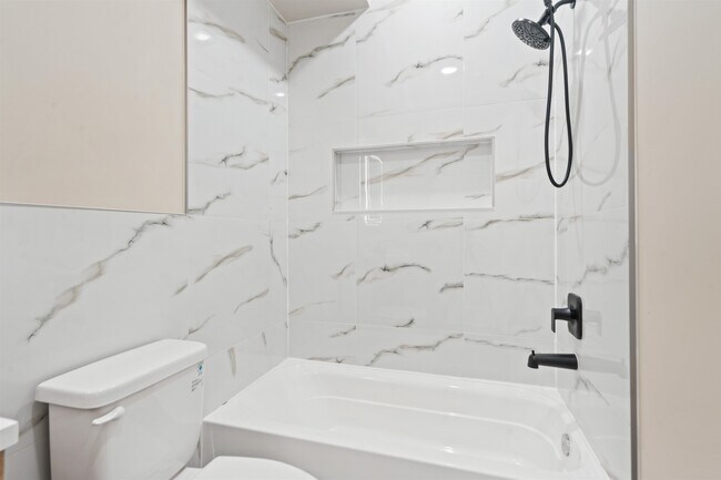 Building Photo - 277 Pearsall Ave